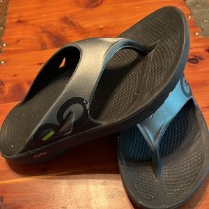Oofos Flipflops.